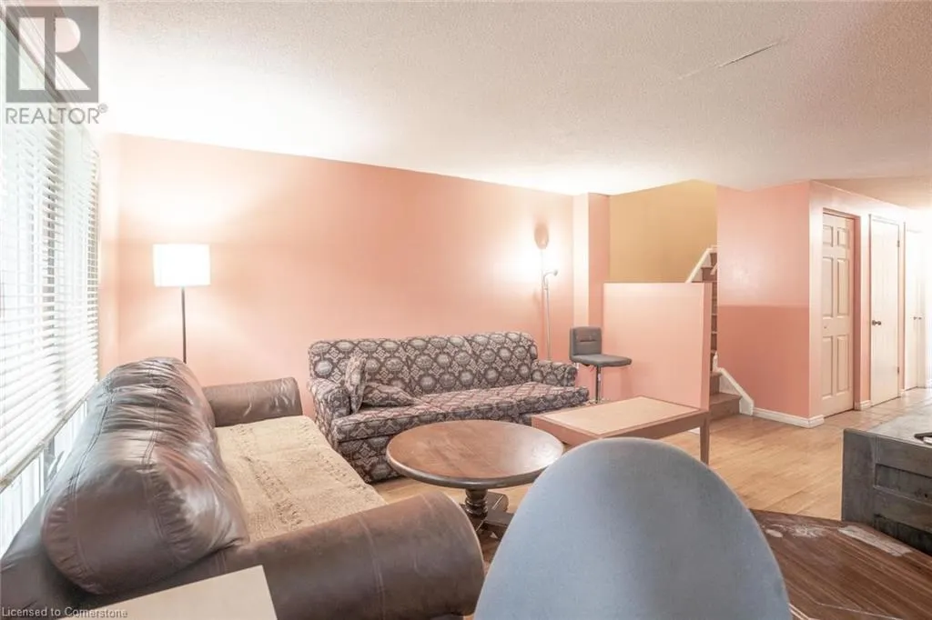 78 GRANDRIDGE Crescent