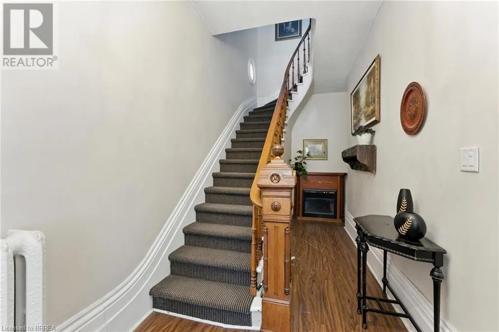 323 DALHOUSIE Street