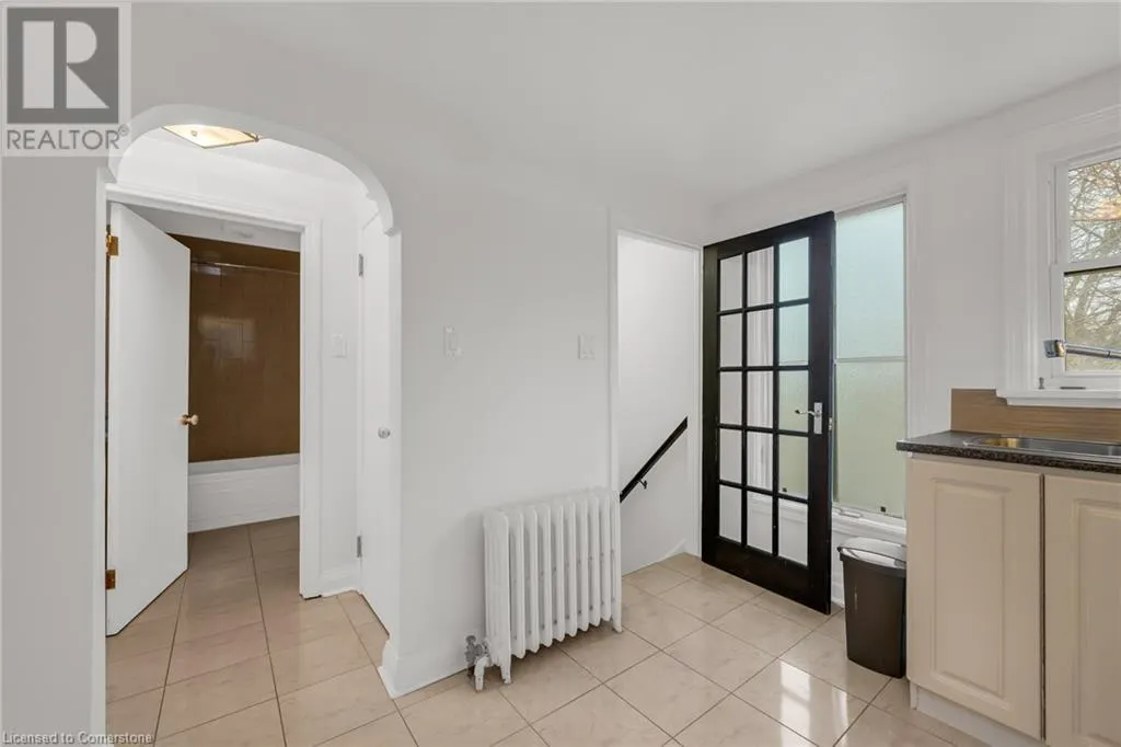 160 WELLAND Avenue Unit# UPPER, #UPPER