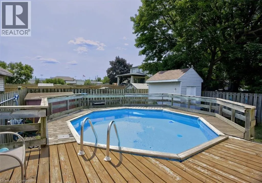 8 FRANCES Avenue