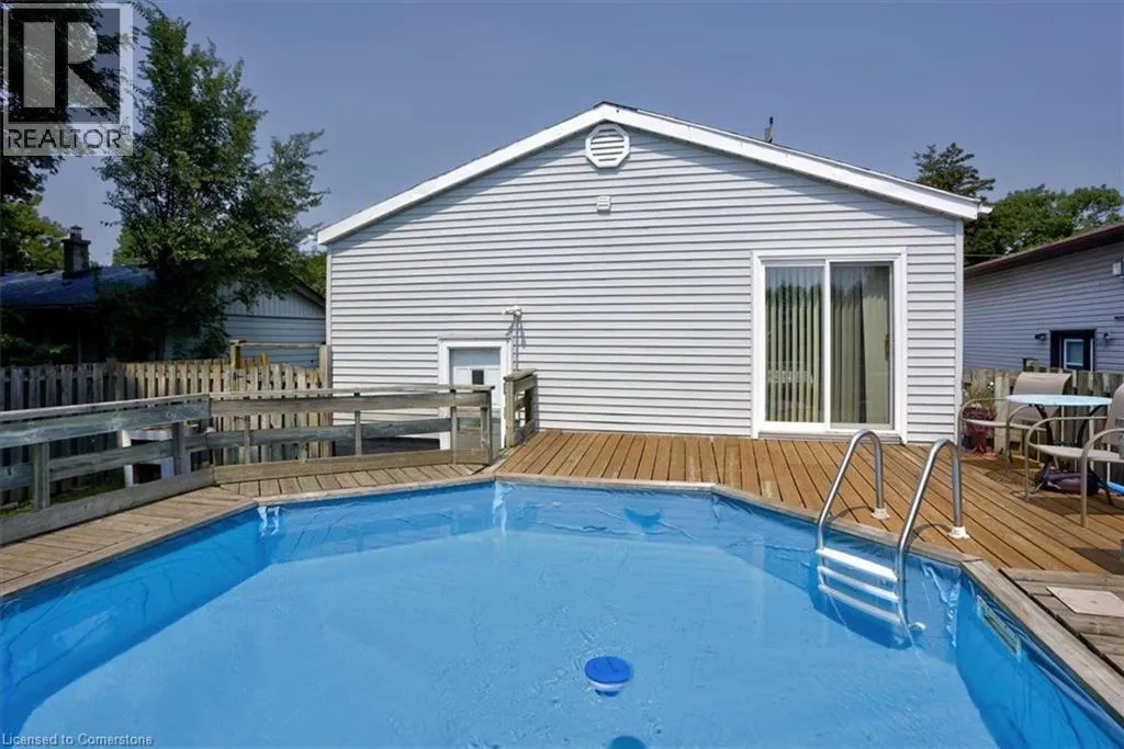 8 FRANCES Avenue