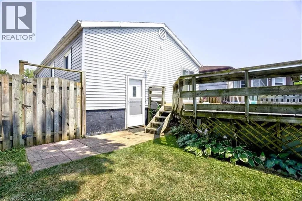 8 FRANCES Avenue