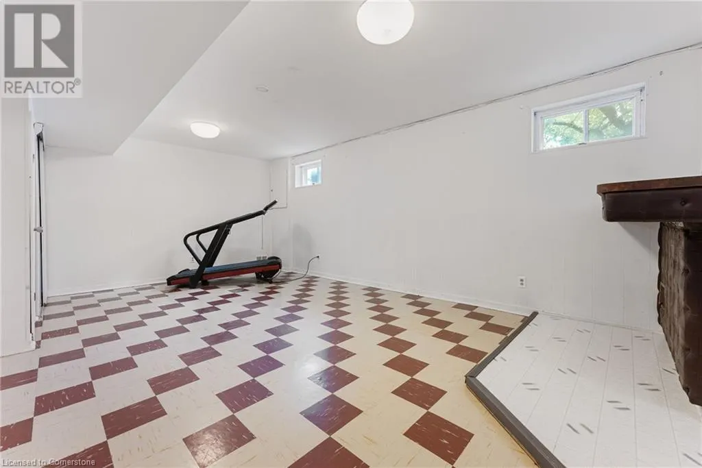 1610 HOBBS Crescent