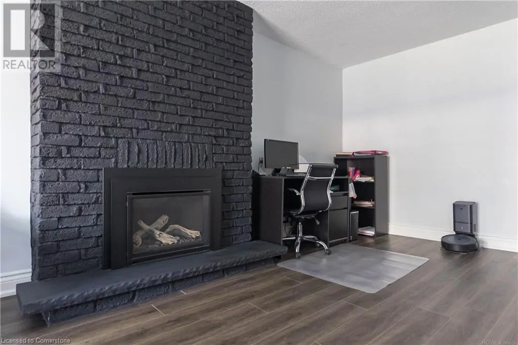 2390 SINCLAIR Circle