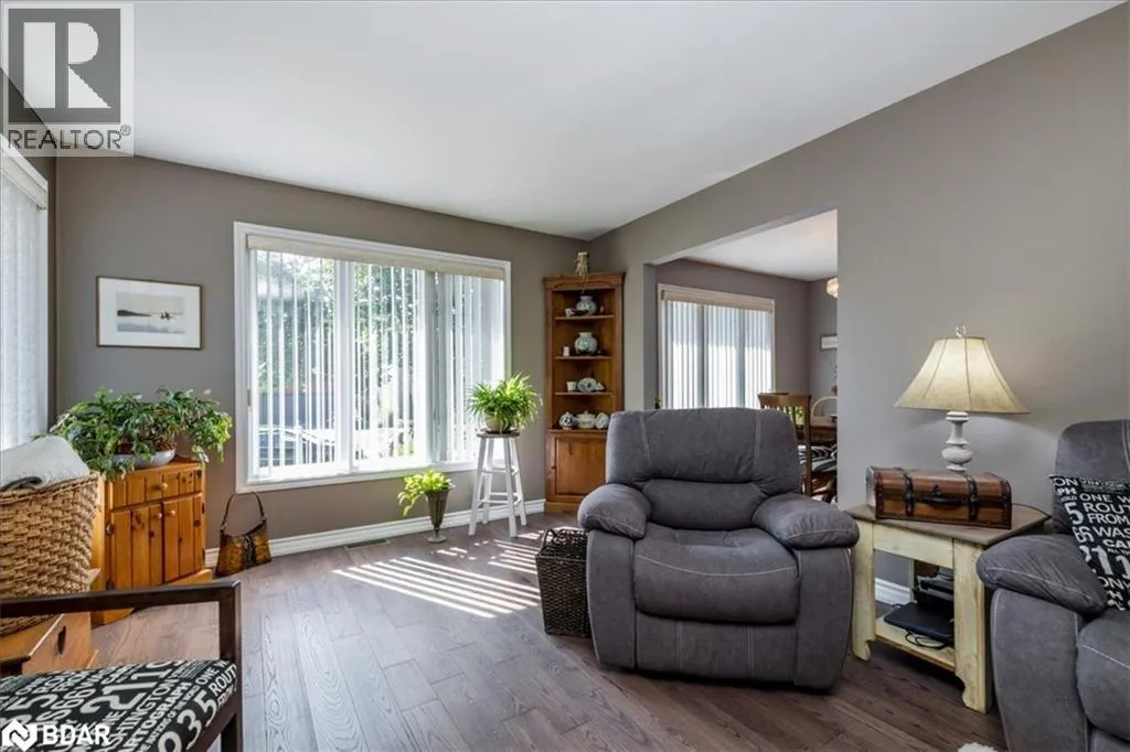 114 CHIEFTAIN Crescent