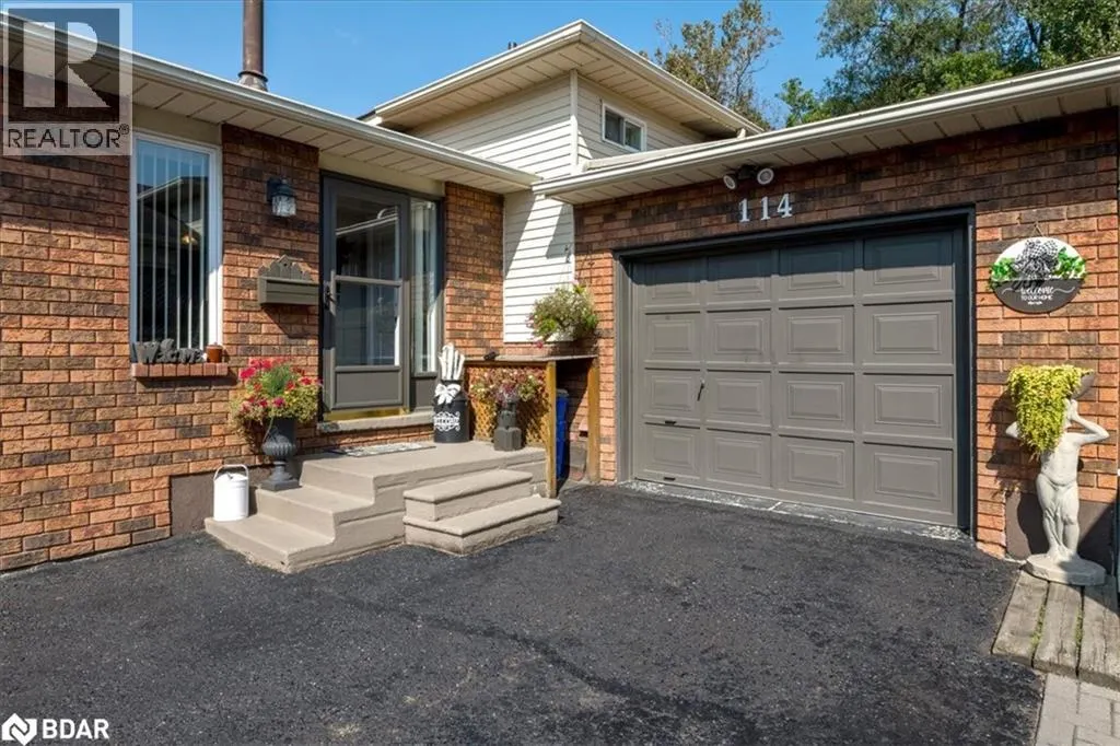 114 CHIEFTAIN Crescent