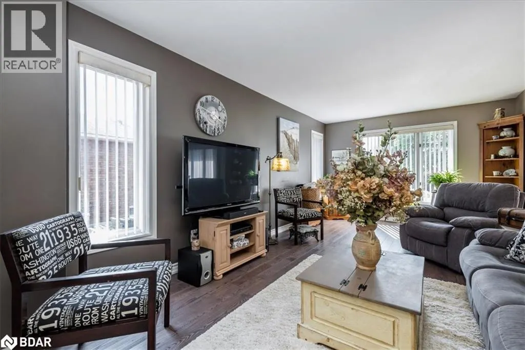 114 CHIEFTAIN Crescent