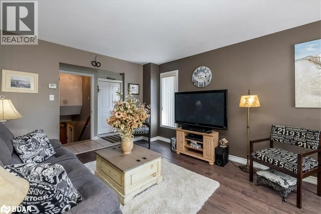 114 CHIEFTAIN Crescent