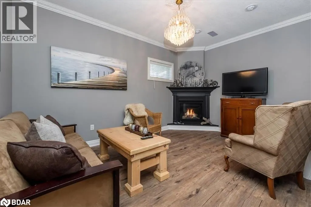 114 CHIEFTAIN Crescent