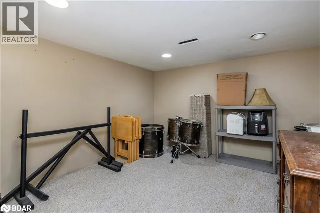 114 CHIEFTAIN Crescent