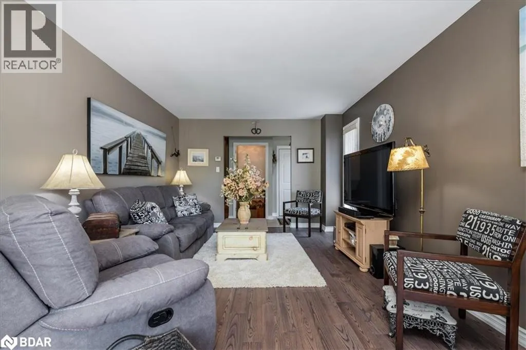 114 CHIEFTAIN Crescent