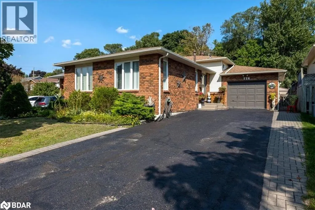 114 CHIEFTAIN Crescent