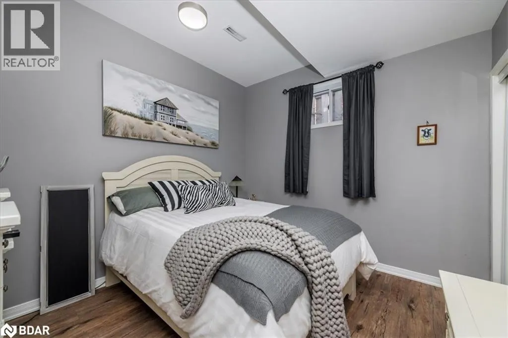 114 CHIEFTAIN Crescent