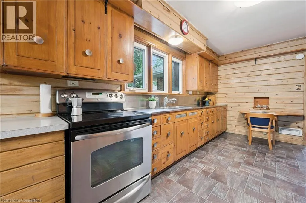 688 ROCKWAY Drive