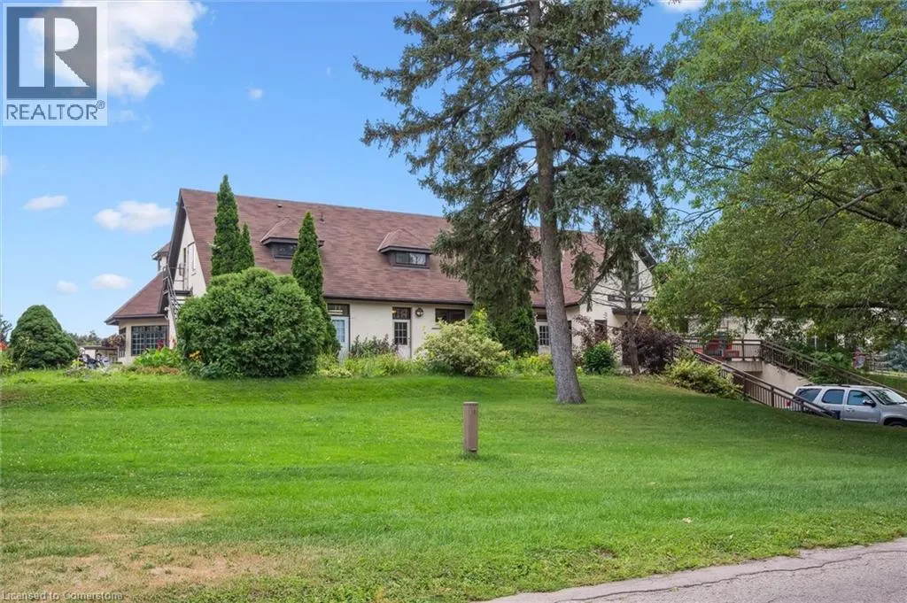 688 ROCKWAY Drive