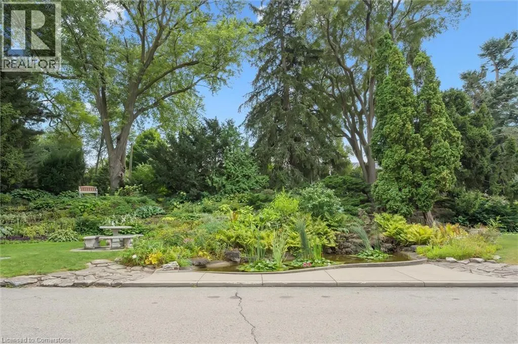 688 ROCKWAY Drive