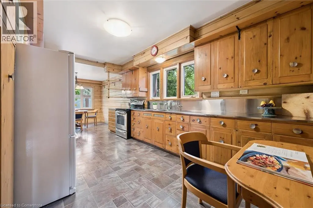 688 ROCKWAY Drive