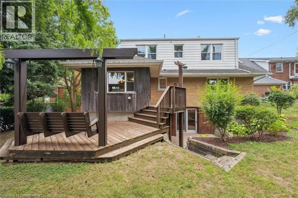 688 ROCKWAY Drive