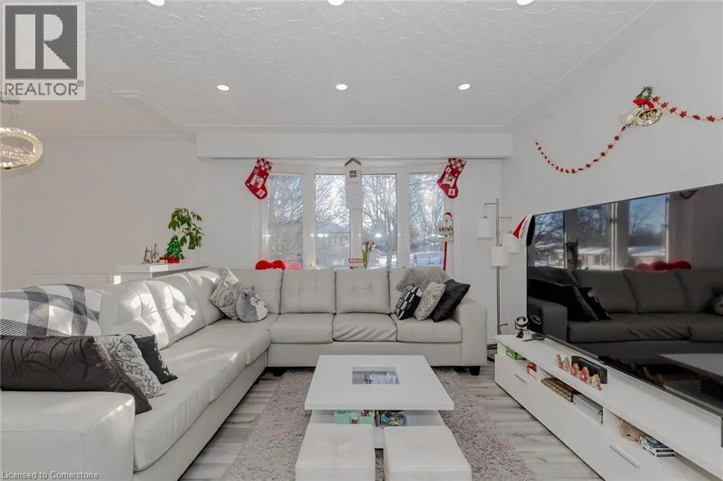 512 GLENDENE Crescent
