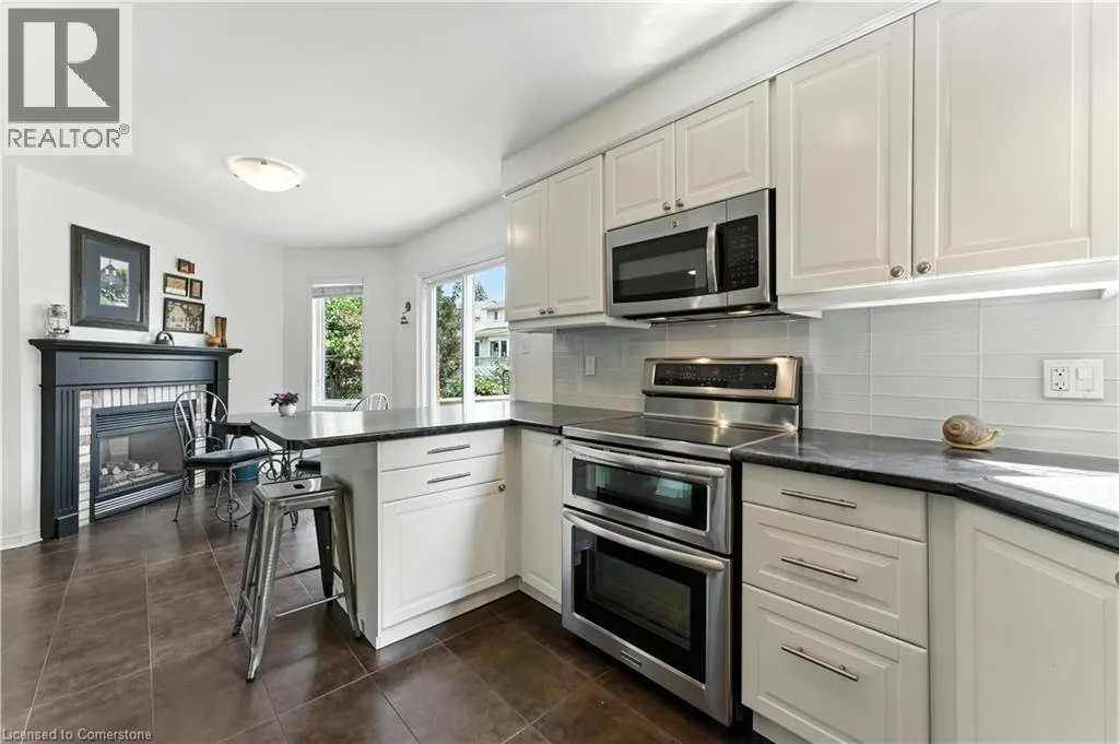 51 STRATHROY Crescent