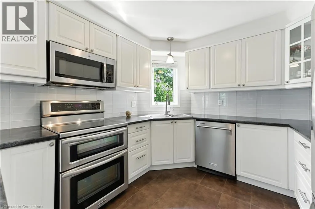 51 STRATHROY Crescent