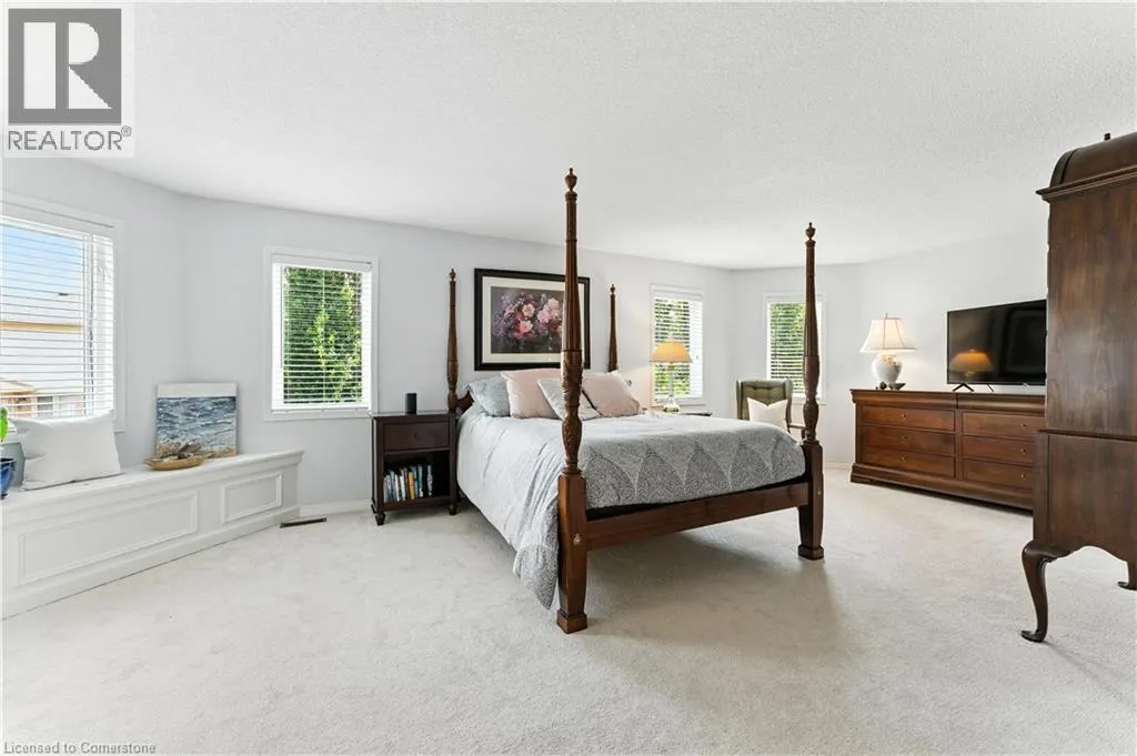 51 STRATHROY Crescent