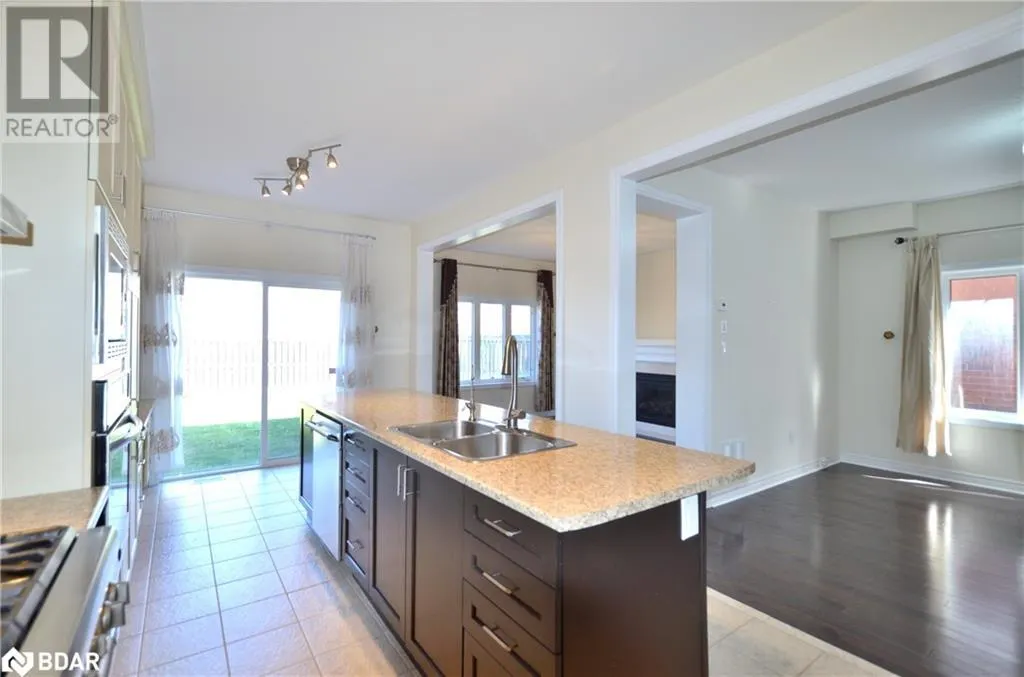15 FORSYTH Crescent
