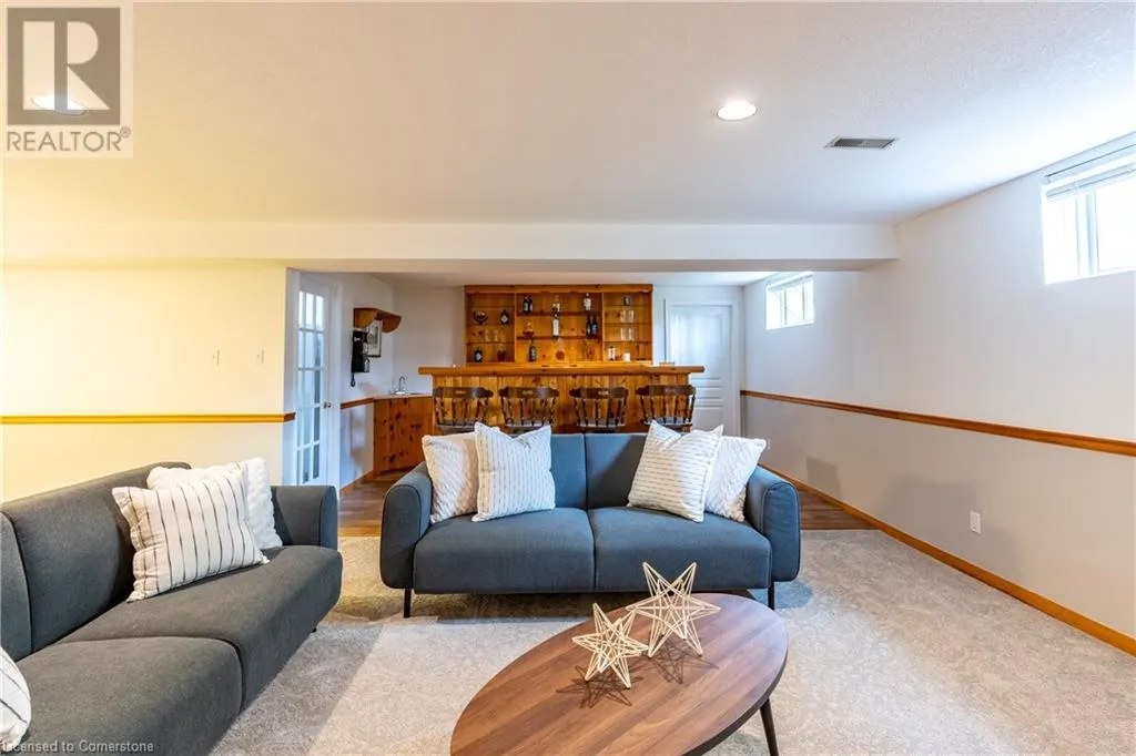 632 BAYHAMPTON Crescent