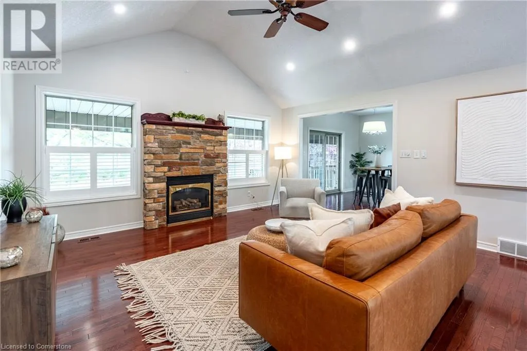 632 BAYHAMPTON Crescent