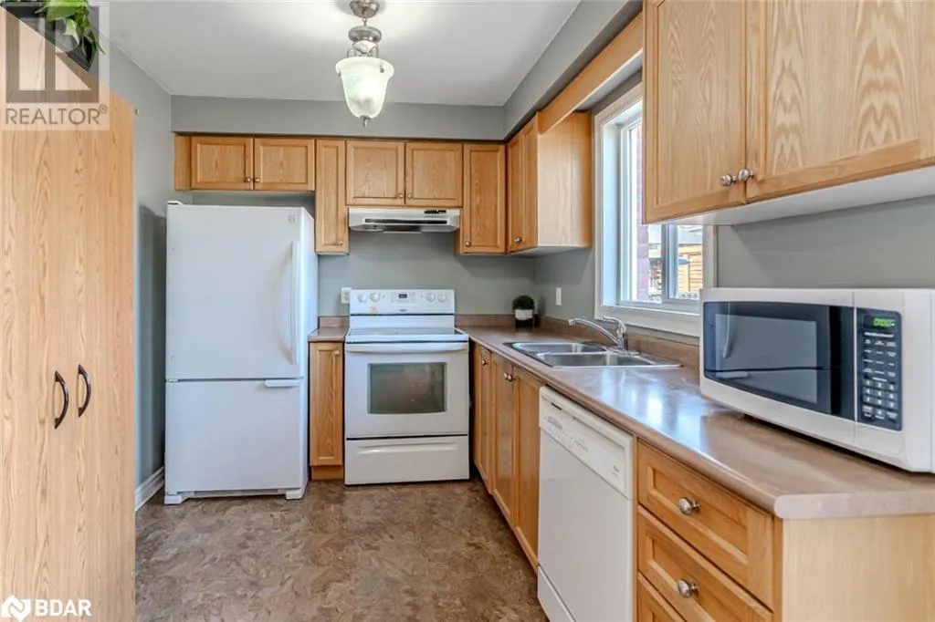2 NORTHVIEW Crescent