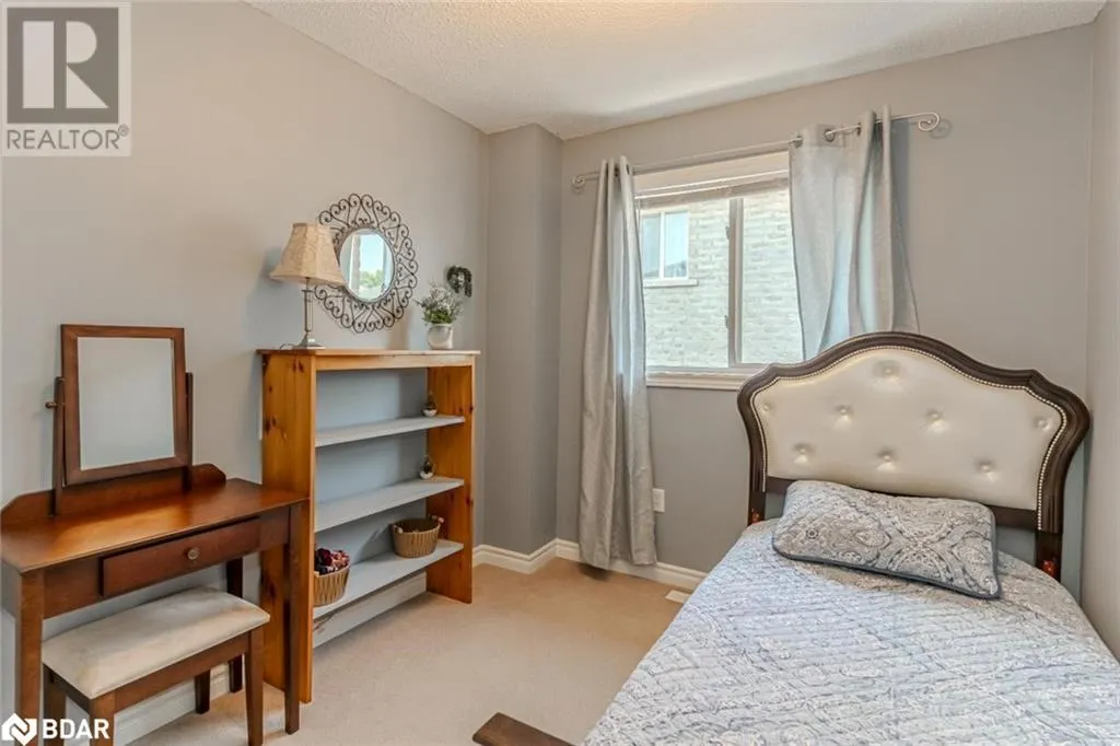 2 NORTHVIEW Crescent