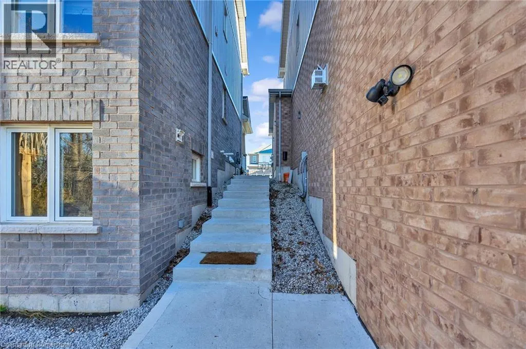 210 DOLMAN Street