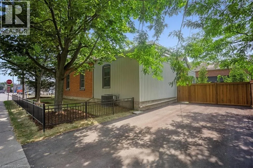 524 LOCUST Street