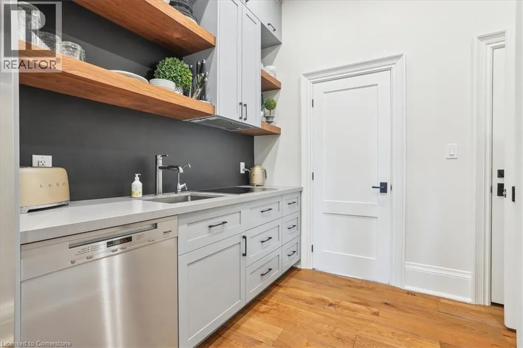 524 LOCUST Street