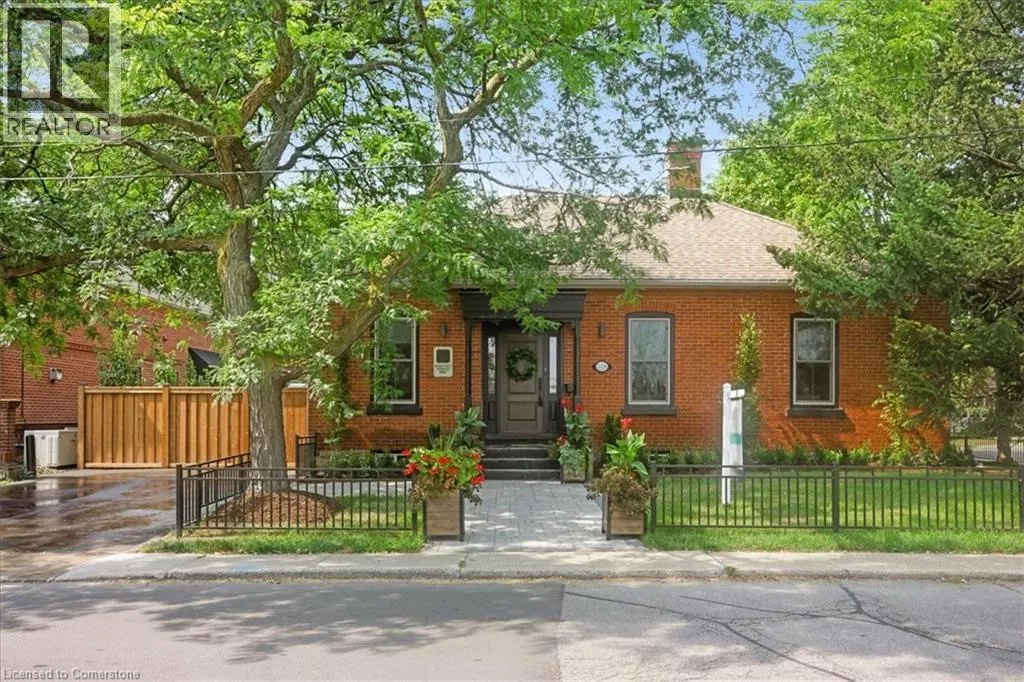 524 LOCUST Street