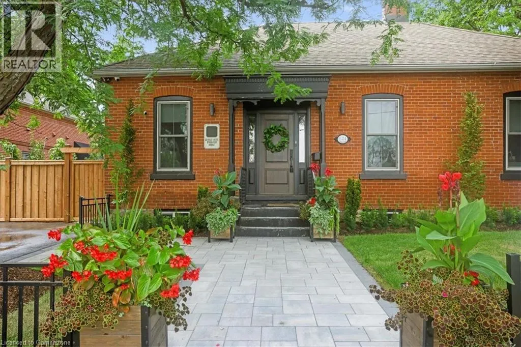 524 LOCUST Street