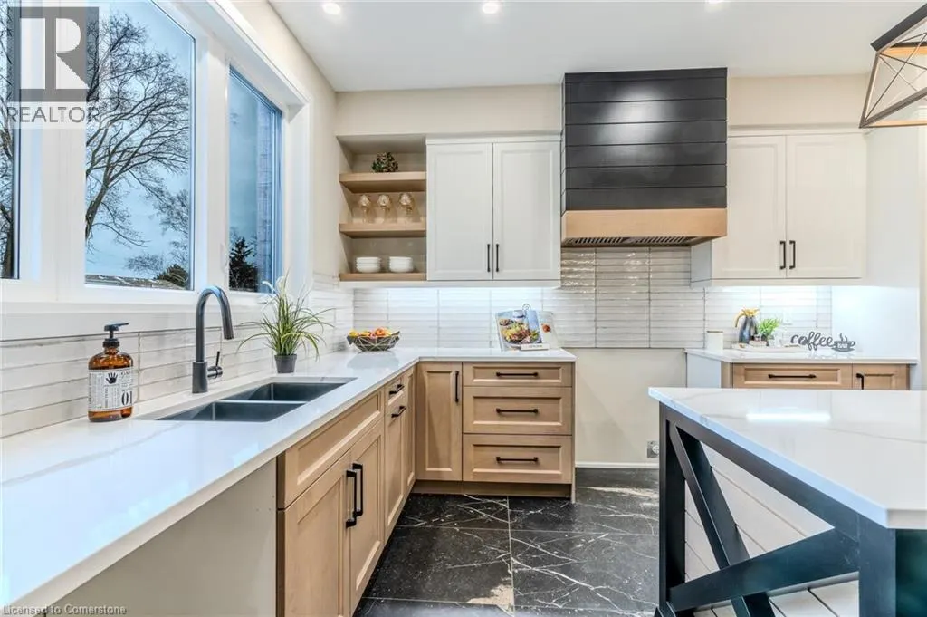 7 BARTLETT Avenue