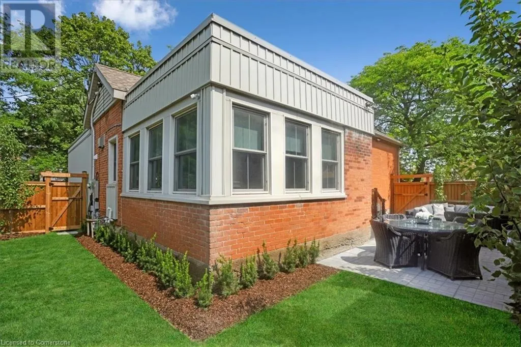 524 LOCUST Street