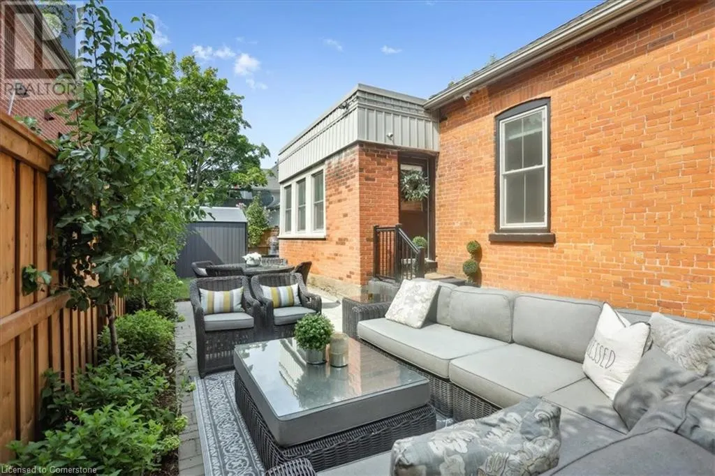 524 LOCUST Street