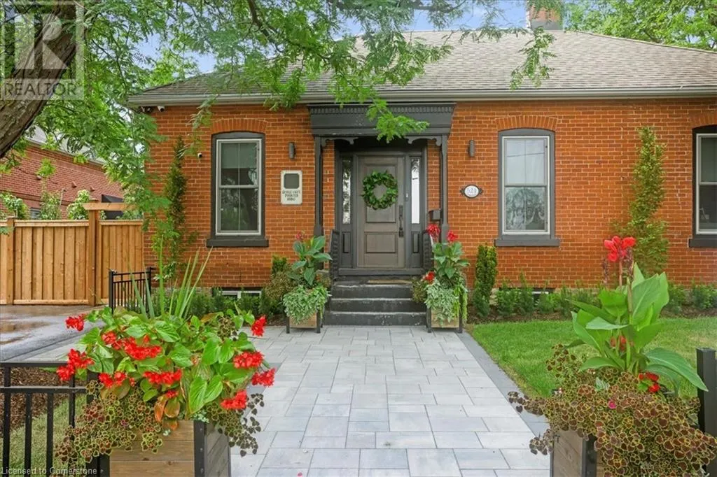 524 LOCUST Street