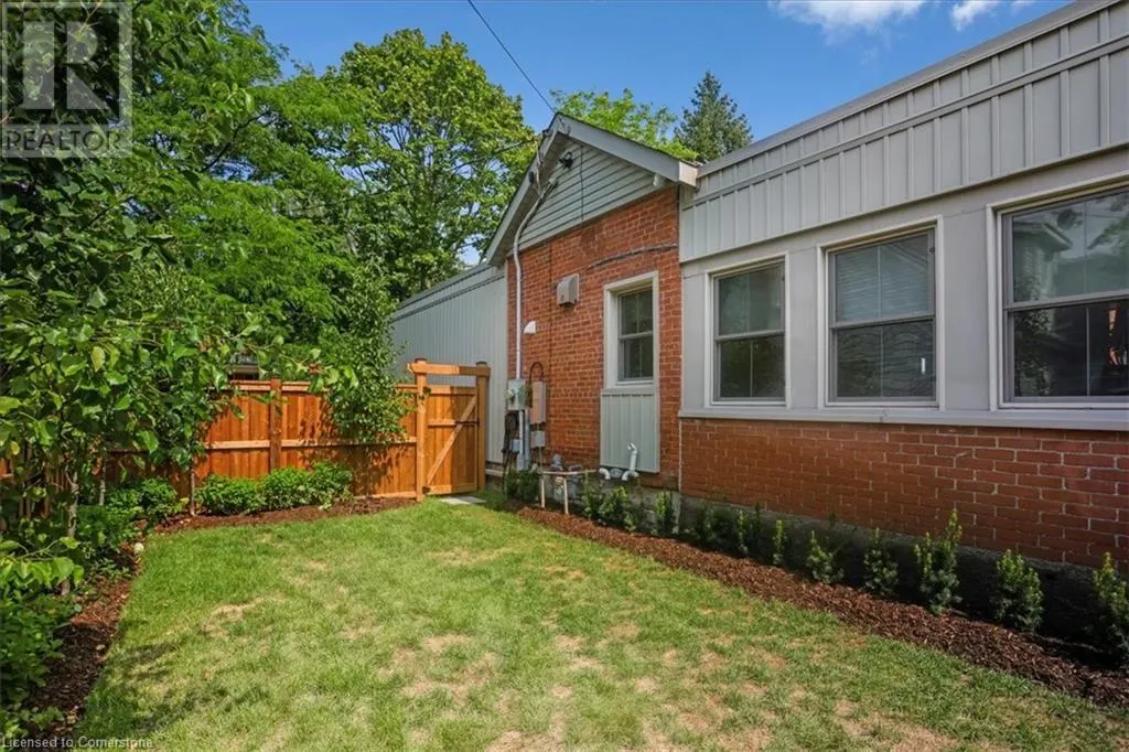 524 LOCUST Street