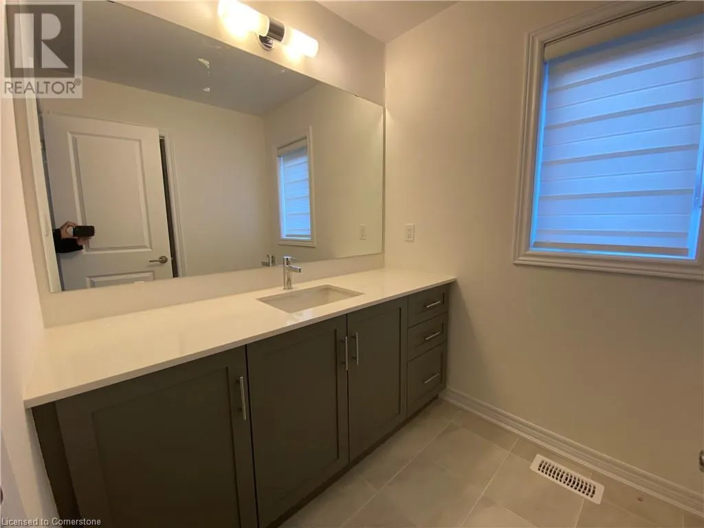 15 VINIFERA Drive Unit# Upper, #Upper