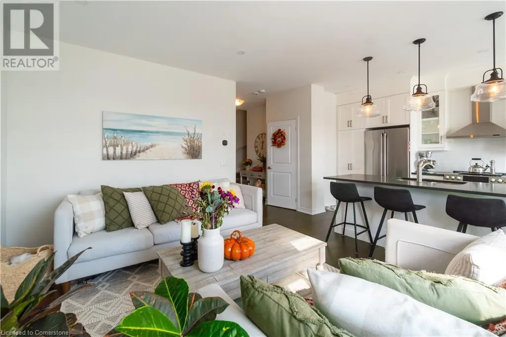 21 LAMB Crescent