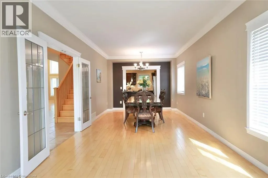 872 CREEKSIDE Drive
