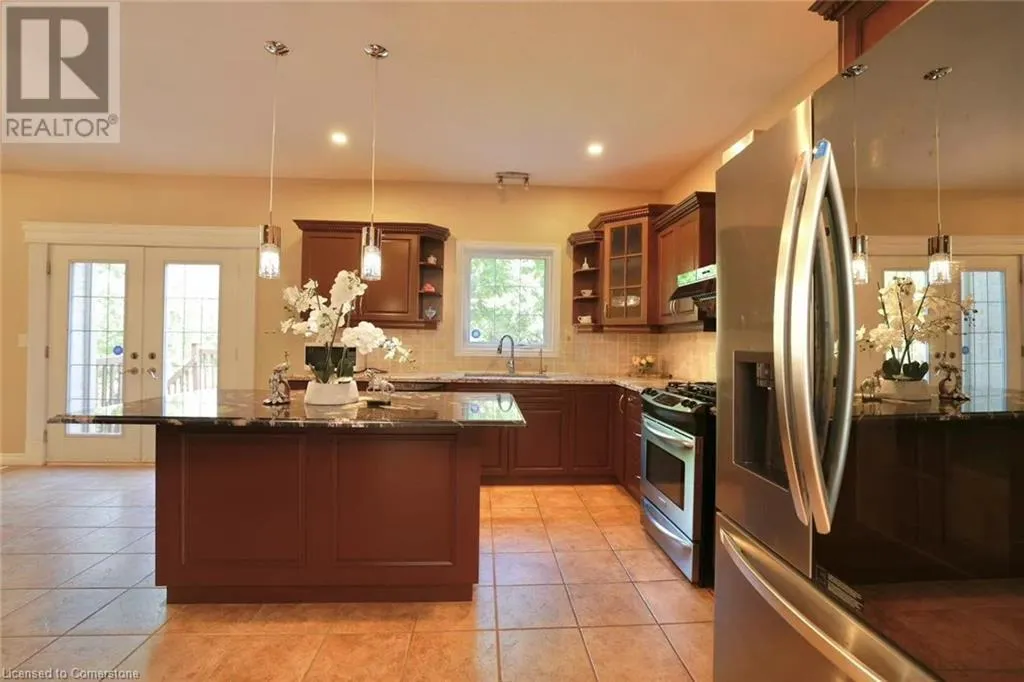 872 CREEKSIDE Drive