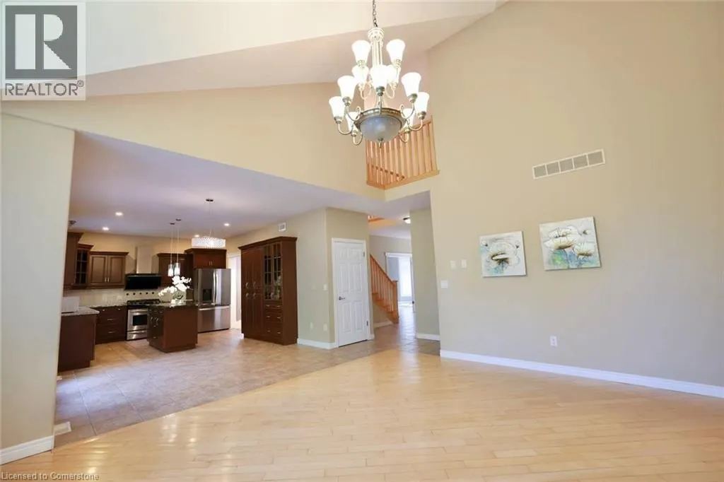 872 CREEKSIDE Drive