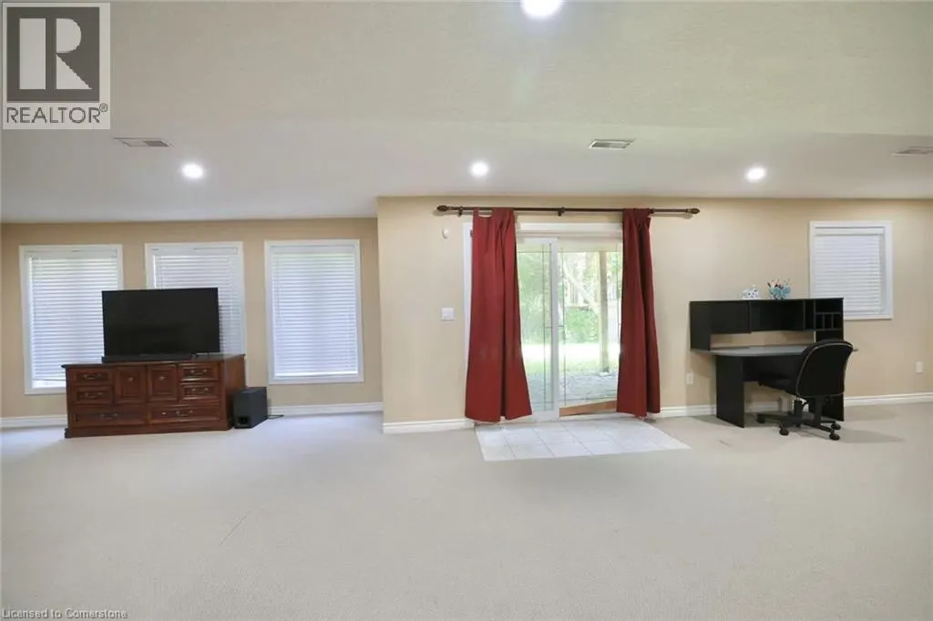 872 CREEKSIDE Drive