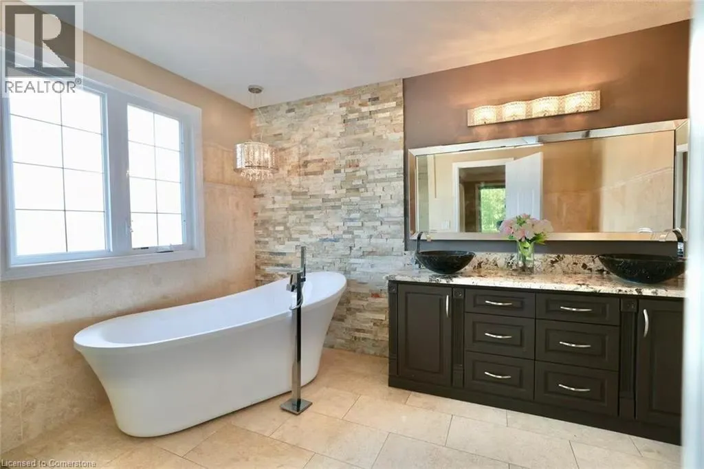 872 CREEKSIDE Drive