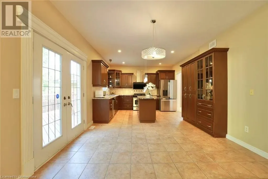 872 CREEKSIDE Drive