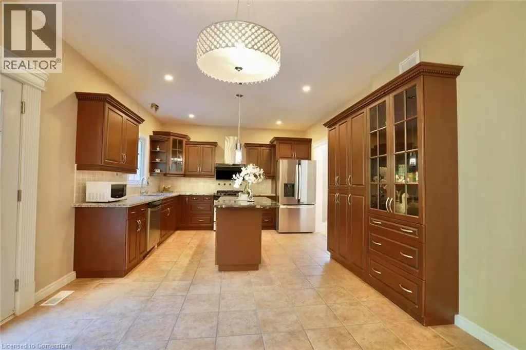 872 CREEKSIDE Drive